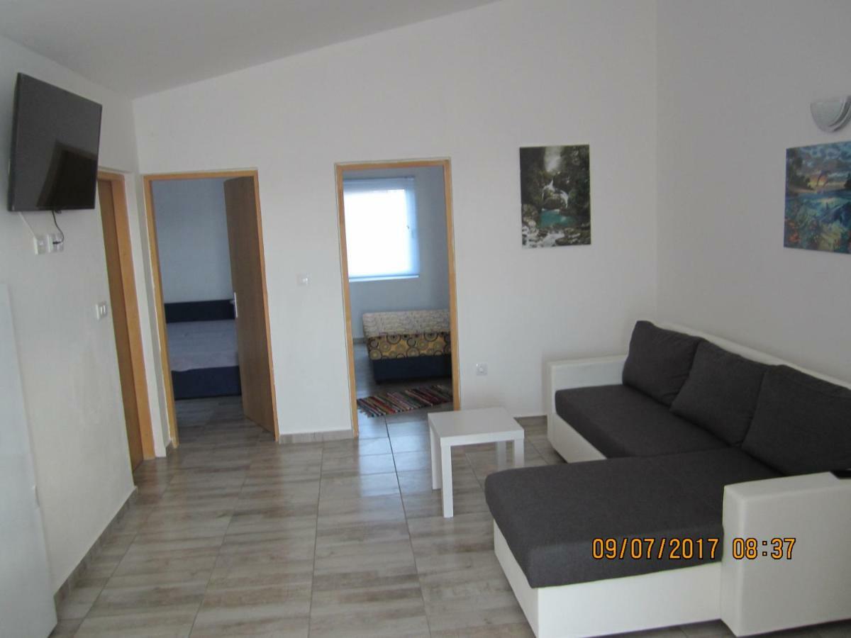 Apartment Nena วีร์ ภายนอก รูปภาพ